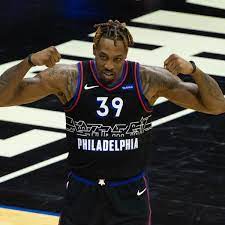 O pivô dwight howard, campeão na última temporada com o los angeles lakers, roubou a cena na noite de abertura da free agency, a agência livre da nba, quando as equipes recebem sinal verde para negociar com jogadores dispiníveis no mercado. Doc Rivers Believes Sixers Fans Take Dwight Howard To Another Level Sports Illustrated Philadelphia 76ers News Analysis And More