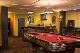 For example, if you want to buy a table of 7 feet that measure approximately 1 meter wide and about 2 meters long (there are also tables of 7 feet of 1.20 × 2.20 cm all depends on the manufacturers). Take Your Cue Planning A Pool Table Room
