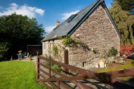 As Soon As I M Ready To Travel In The Uk Beach Cottage Exterior Cottage Exterior Luxury Holiday Cottages