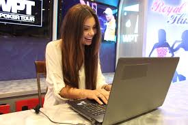 What Are the Pros and Cons of Subscription-Based Online Poker?