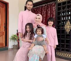 Wawa zainal beri rm200 seorang sebagai hadiah. Baju Terselak Ketika Sedang Lincah Menari Bersama Suami Wawa Zainal Nafi Nampak Perut
