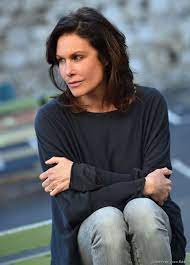 Extrait pris en fin de film avec astrid veillon , doublée biensur mais aussi avec halle berry. Astrid Veillon Biographie Et Filmographie