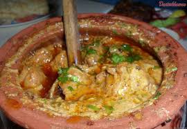 Chicken Boneless Handi In Creamy Gravy Is Fabulous In Itself But When You Make This Is A Tradit Chicken Makhani Chicken Recipes Boneless Indian Chicken Recipes