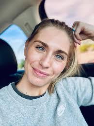 A fun day at Wow Radio with music and cake