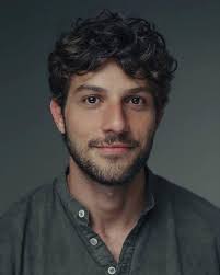 Looking for a barber that has experience cutting curly/wavy hair like this  (not a fade) :