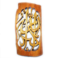 Kaligrafi merupakan karya tulis yang terkenal dan masih populer dikalangan para seniman, banyak macam macam kaligrafi yang tersebar di dunia. Kaligrafi Allahu Akbar Dan Artinya Gambar Islami