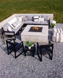 Modern Outdoor Fire Pit Seating Area