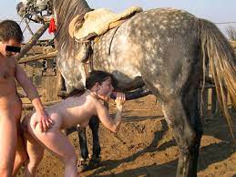 Femme ce fait baiser par un cheval