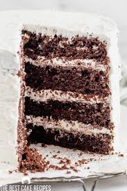 chocolate cake with white frosting