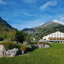 Om vinteren standser den gratis skibus 100 m fra haus zangerl. Hotel Haus Zangerl St Anton Am Arlberg Trivago De