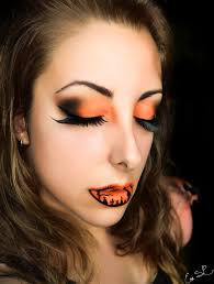 creepy halloween lip art by eva senín