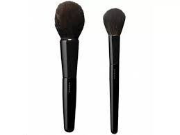 natural vs synthetic brushes do they
