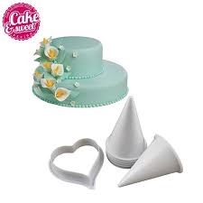 Building off on previous answers, gum paste is edible with quote marks. Cake Flower Making Kit Gumpaste Flowers The Easiest Calla Lily Former Cutter Sugarcraft Decorating Set Of 7 Cake Tools Mold Cake Flower Decoration Setgumpaste Flowers Aliexpress
