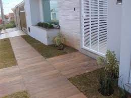 O paver e o concreto são dois tipos de materiais muito usados em calçadas. Construindo Minha Casa Clean Calcadas Residenciais Modernas Com Paisagismo Veja Dicas De Pisos E Pedras Residencial Casas Piso Para Calcada