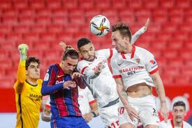 Barcelona secara keseluruhan tampil lebih dominan dengan. Sevilla 2 0 Barcelona Jules Kounde And Ivan Rakitic Give Hosts First Leg Advantage In Copa Del Rey Semis