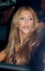 Photo : Kim Kardashian : le blond vénitien lui va à merveille - kim-kardashian-le-blond-venitien-lui-va-a-merveille_32199_w460