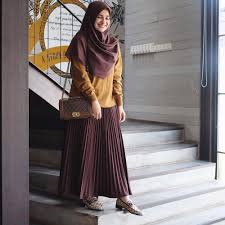 Meski cantik karena warna yang menyimbolkan kasih 1. 10 Ide Mix And Match Hijab Dengan Rok Plisket Ala Shireen Sungkar