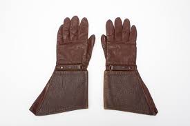 File:Gloves, gauntlet (AM 2013.20.1.9-2).jpg - Wikimedia Commons