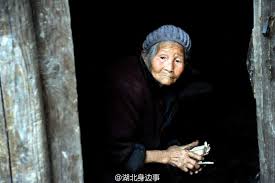 中青报：农村老人自杀触目惊心；政协委员：中国应推行农民退休制！