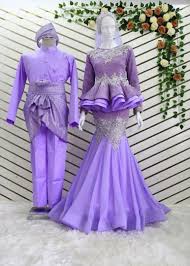 Salah satu gaun duma yang berwarna merah dan gold. Pilihan Padanan Warna Baju Bridesmaid Terbaik 8 Puan Mary Baju Pengantin Purple Diary Hijaber