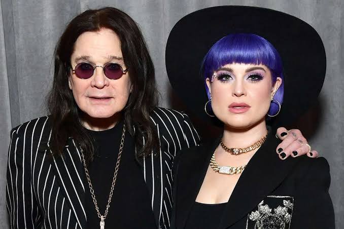 Kelly Osbourne Remains 'Haunted' by Dad Ozzy's Loving Last Words, Claims Insider: 'She Can Still Replay the Conversation' https://ebx.sh/ZuvqKv