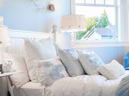 Queen Bed Decorative Pillow Arrangements