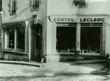 Qui a créé le premier supermarché en France ?