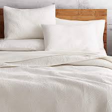 Triangle Warm White Coverlet Full Queen
