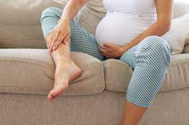 swollen feet during pregnancy causes