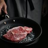 Quelle poêle idéale pour cuire un steak ?