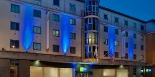 Based in leafy greenery, holiday inn london shepperton is the perfect environment to stimulate productivity as well as provide that bit of escapism we all need from time to time. Express By Holiday Inn London City Hotel Express By Holiday Inn London City Hotel London Uk