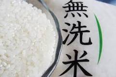 Do Japanese wash their rice?