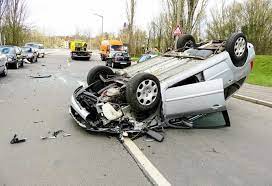 DN 1 Ciolpani, accident. Șoferul, grav rănit după ce mașina în care se afla a lovit un copac | DCNews