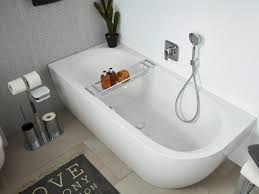 Freistehende badewanne lässt das badezimmer lebendiger und attraktiver erscheinen. Badewannen Vigour