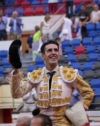 Alejandro Talavante - Puerta Grande de Alejandro Talavante en Bilbao tras  cortar dos orejas a su primer toro. | Facebook