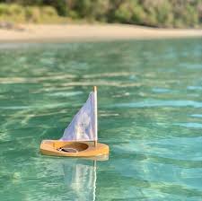 toy sailing boat natural white 17cm