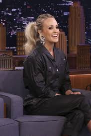 see carrie underwood s makeup free