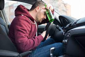 Czy Masz Prawo Włączyć światła Awaryjne Gdy Kierujesz Holowanym Pojazdem - Pijani i pijący w aucie: kiedy zaczyna się przestępstwo, a co jest legalne?