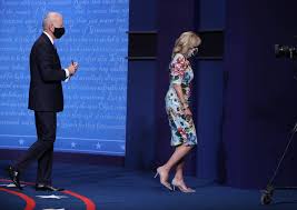 Jill biden, who uses her academic title on her twitter profile, received her doctorate in 2007 from the university of delaware. Jill Biden S Floral Face Mask And Dress At The Final Debate Popsugar Fashion