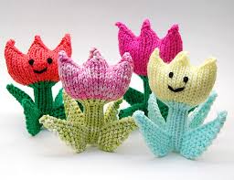 8 flower knitting patterns to brighten