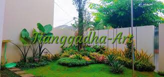 Tukang kebunku di rumahku sendiri. Tukang Taman Surabaya Tianggadha Art Pakar Taman In Surabaya Homify