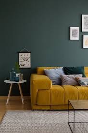 Sie beeinflussen unsere gefühle und gesundheit. Fur Mehr Farbe In Der Wohnung Blaue Grune Und Gelbe Sofas Wandfarbe Grun Wandgestaltung Wohnzimmer Farbe Wandfarbe Wohnzimmer