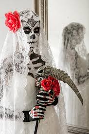 woman with dead bride make up at