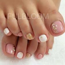 Muchas veces utilizamos decoraciones de uñas en los pies para lucirlos hermosos sobre todo si vamos a utilizar. Piedras Nail Designs Toenails Pretty Toe Nails Toe Nail Designs