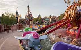 Disneyland paris is a theme park which is a part of disneyland paris. Disneyland Parijs Parijs Expedia Nl