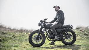 バイクのカスタムファクトリーが自ら理想を追求したバイクを開発 カフェレーサーのニュアンスでバランスよくまとめられ 都会から峠まで注目を浴びること必至なモデルの登場です tw カスタム カフェレーサー ヤマハ tw