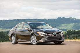 the 2020 toyota camry xle hybrid wins