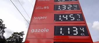 Combustible pétrole en promotion chez e.leclerc. Total Et Leclerc Repercuteront A La Pompe La Baisse Du Prix Du Petrole Le Point
