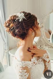 Одним из популярных вариантов свадебной прически на 3. Svadebnye Pricheski Na Dlinnye Volosy Foto