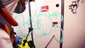 İngiliz duvar sanatçısı son eserini sosyal medya hesabından karım evde. Banksy Hits London Subway Train With Coronavirus Themed Graffiti